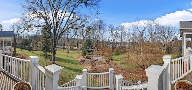 view of green lawn