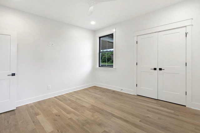 unfurnished bedroom featuring light wood-style floors, baseboards, recessed lighting, a ceiling fan, and a closet