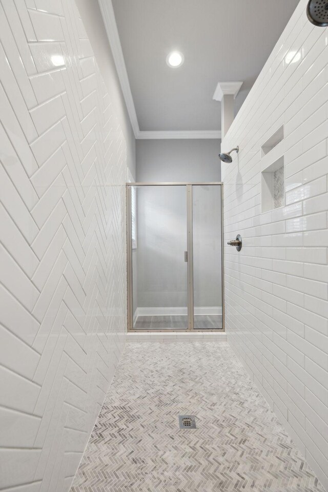 1567 Bunbury Dr, Thompsons Station, TN 37179 - full bathroom featuring tiled shower, crown molding, and recessed lighting