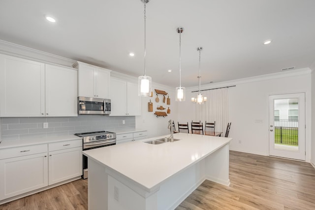 3628 Pelham Wood Dr, Murfreesboro, TN 37128 - kitchen with stainless steel appliances, a sink, crown molding, tasteful backsplash, and a kitchen island with sink