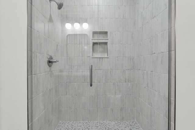 2212 Peterson Dr, Chattanooga, TN 37421 - full bath with a shower stall