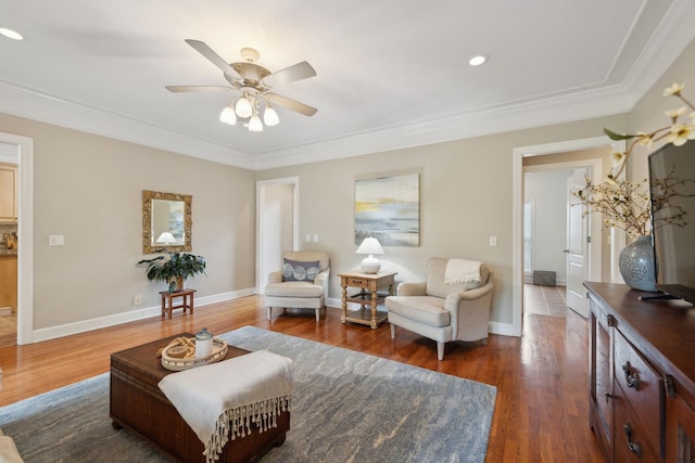 2335 Garrison Cv, Murfreesboro, TN 37130 - living room featuring crown molding, a ceiling fan, wood finished floors, baseboards, and recessed lighting