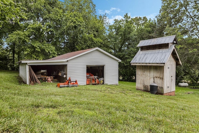 4060 Carters Creek Pike, Franklin, TN 37064 - view of outdoor structure featuring view of wooded area