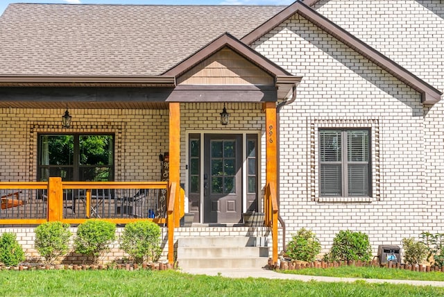 996 Gratton Rd, Clarksville, TN 37043 - view of exterior entry featuring brick siding and a porch