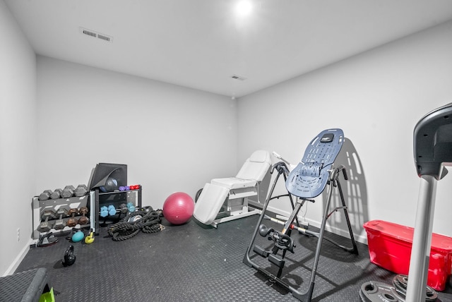996 Gratton Rd, Clarksville, TN 37043 - exercise area featuring baseboards