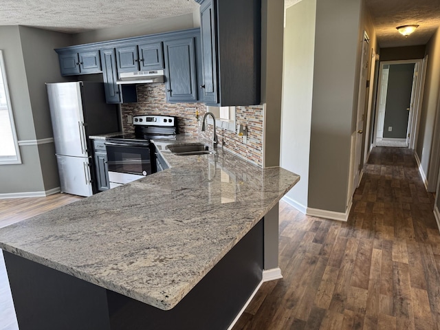 9104 Eddystone Ct, Smyrna, TN 37167 - kitchen featuring range with electric stovetop, a sink, freestanding refrigerator, baseboards, and under cabinet range hood