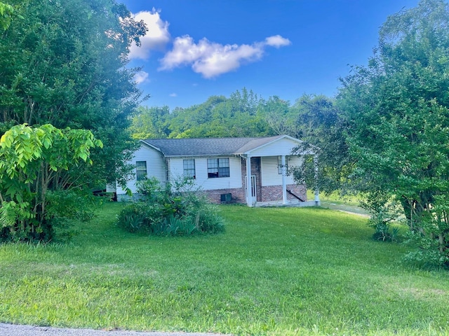 view of front of house with a front yard