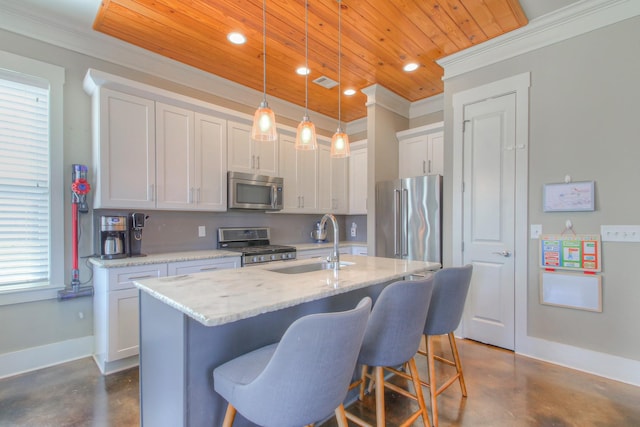 kitchen with stainless steel appliances, a sink, finished concrete floors, wood ceiling, and baseboards