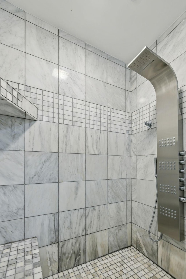 bathroom featuring tiled shower