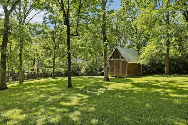 view of yard with an outdoor structure and a storage shed