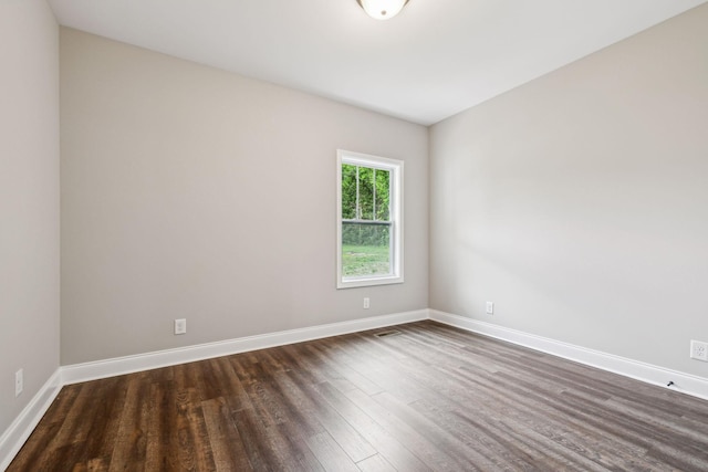 7575 Carthage Hwy, Lebanon, TN 37087 - unfurnished room featuring dark wood-style floors and baseboards