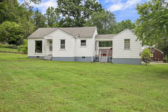 view of front of house featuring crawl space, a front lawn, and a shingled roof