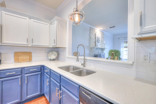 1008 Beverly Ln, Spring Hill, TN 37174 - kitchen featuring a sink, blue cabinets, crown molding, white cabinets, and tasteful backsplash