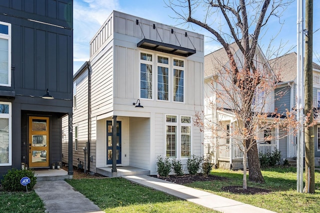 6003B Pennsylvania Ave, Nashville, TN 37209 - contemporary house featuring board and batten siding and a front yard