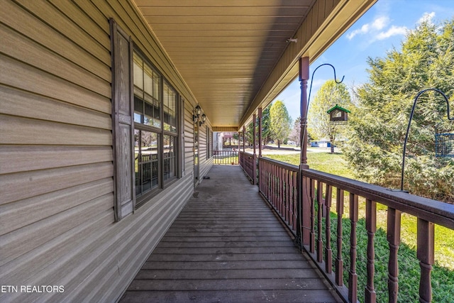 338 Lindsey Mill Cir, Rocky Top, TN 37769 - deck with covered porch