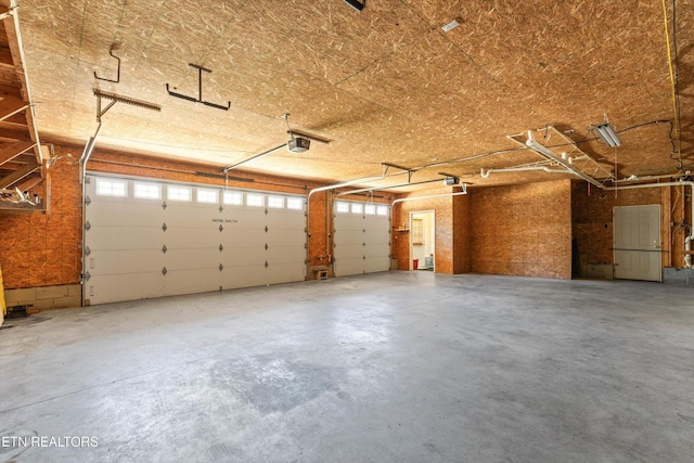 338 Lindsey Mill Cir, Rocky Top, TN 37769 - garage featuring a garage door opener