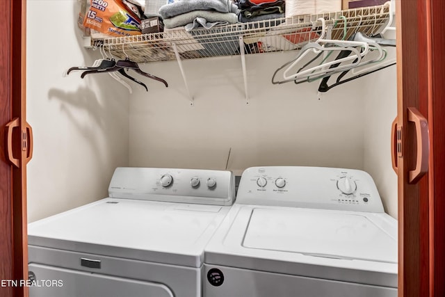 2406 Rowena Ln, Knoxville, TN 37931 - laundry room with washing machine and dryer