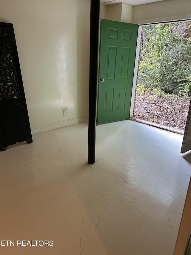 1939 Pinewood Cv, Cleveland, TN 37312 - foyer featuring concrete floors