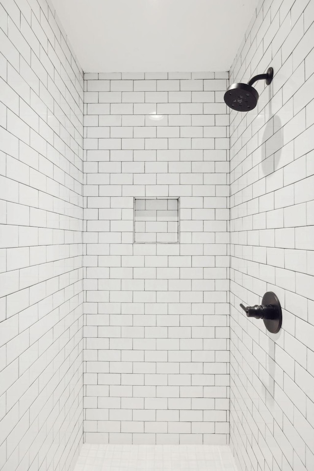 bathroom featuring tiled shower