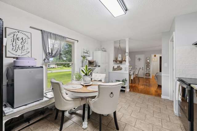 405 Mockingbird Dr, Mount Pleasant, TN 38474 - dining area with a textured ceiling