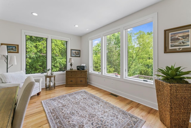 304 Cedar Hollow Ct, Lebanon, TN 37087 - living area featuring light wood-style floors, baseboards, and recessed lighting