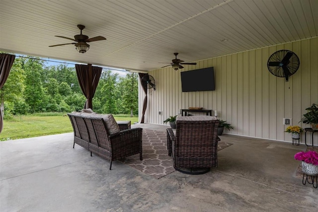 3571 Old Blacktop Rd, Mc Ewen, TN 37101 - view of patio featuring a ceiling fan