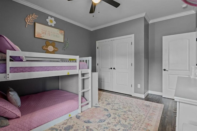 3571 Old Blacktop Rd, Mc Ewen, TN 37101 - bedroom featuring ornamental molding, wood finished floors, baseboards, a closet, and a ceiling fan