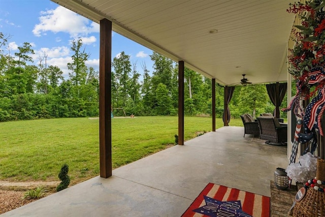 3571 Old Blacktop Rd, Mc Ewen, TN 37101 - view of patio / terrace featuring ceiling fan