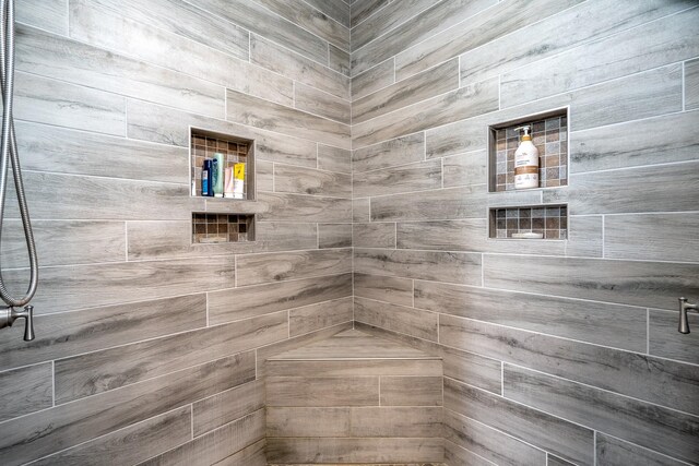 82 Staggs Rd, Ethridge, TN 38456 - full bath featuring a tile shower