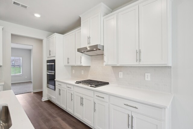 4621 Winslet Dr, Smyrna, TN 37167 - kitchen featuring under cabinet range hood, stainless steel gas stovetop, light countertops, backsplash, and recessed lighting