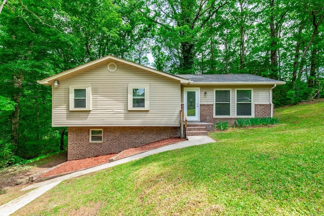 view of front of property featuring a front lawn and brick siding