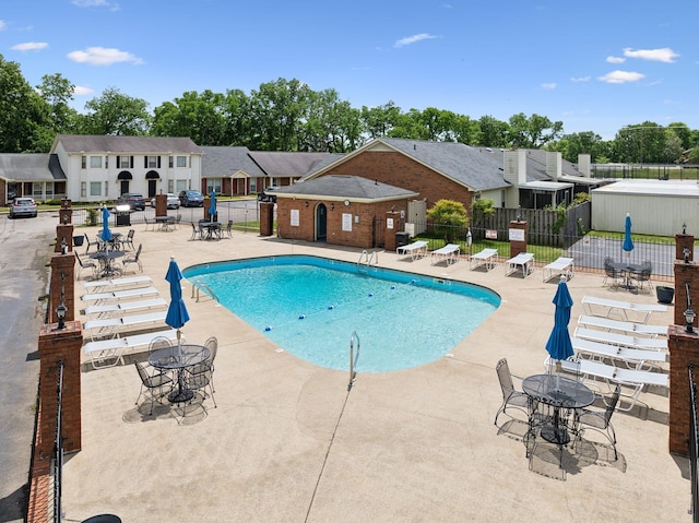 2130 River Chase Dr, Murfreesboro, TN 37128 - community pool featuring fence, a patio area, and a residential view