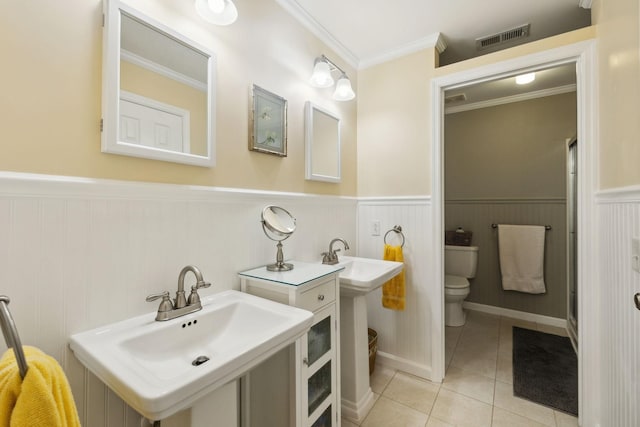 2130 River Chase Dr, Murfreesboro, TN 37128 - full bath featuring a sink, a wainscoted wall, toilet, tile patterned floors, and crown molding