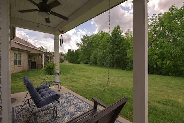 view of grassy yard featuring a ceiling fan and a patio area