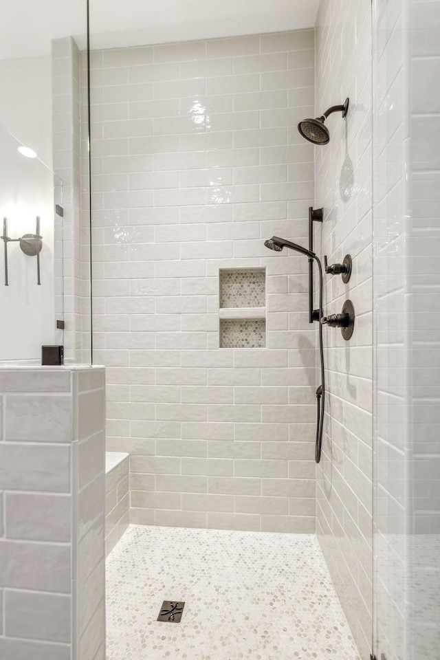 1900 Martha Washington Way, Murfreesboro, TN 37130 - full bathroom featuring a tile shower