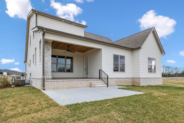 1900 Martha Washington Way, Murfreesboro, TN 37130 - view of front of property with ceiling fan, a patio, a front yard, and roof with shingles