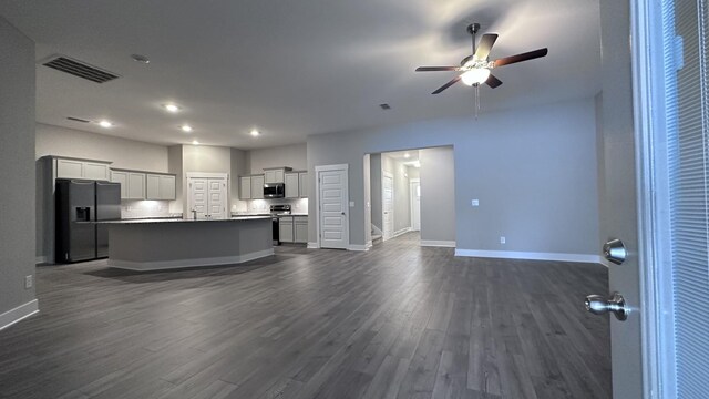 3522 Firerock Dr, Murfreesboro, TN 37128 - kitchen with appliances with stainless steel finishes, open floor plan, baseboards, a ceiling fan, and recessed lighting