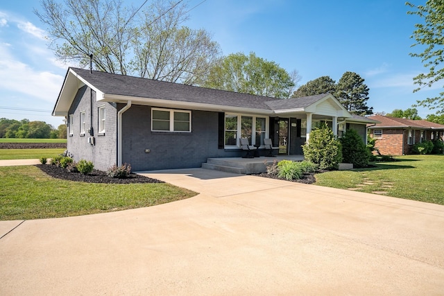 703 Brenda Ave, Loretto, TN 38469 - ranch-style home featuring brick siding, covered porch, and a front yard