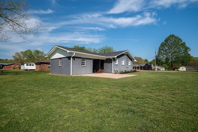 703 Brenda Ave, Loretto, TN 38469 - view of front facade featuring a patio area and a front yard