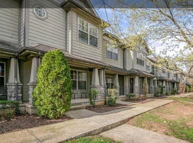 105 4th Ave Unit 106, Murfreesboro, TN 37130 - view of front of property with a porch and a residential view