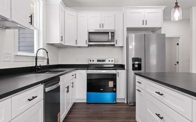 222 Grayson Way, Signal Mountain, TN 37377 - kitchen featuring stainless steel appliances, a sink, and dark countertops