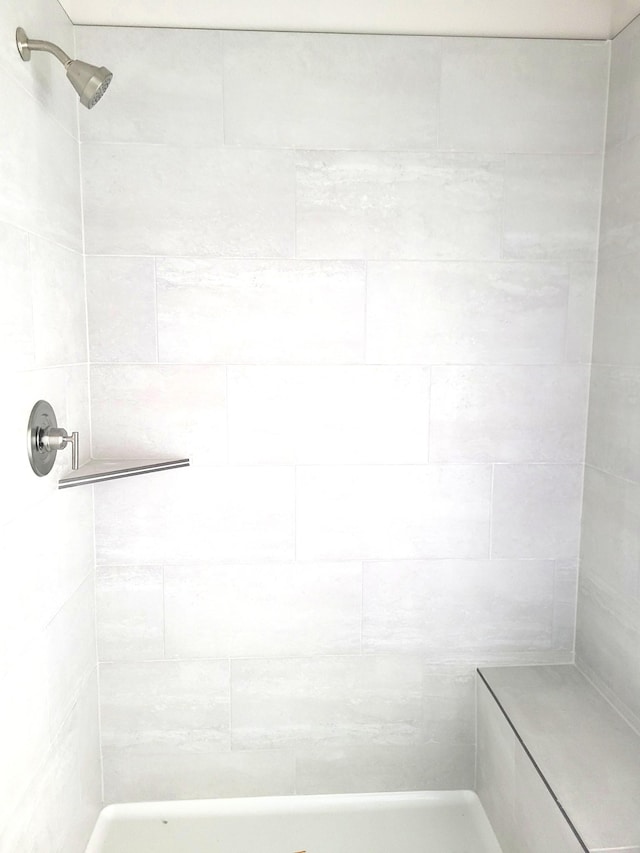 128 Holly Rdg, Antioch, TN 37013 - bathroom with tiled shower