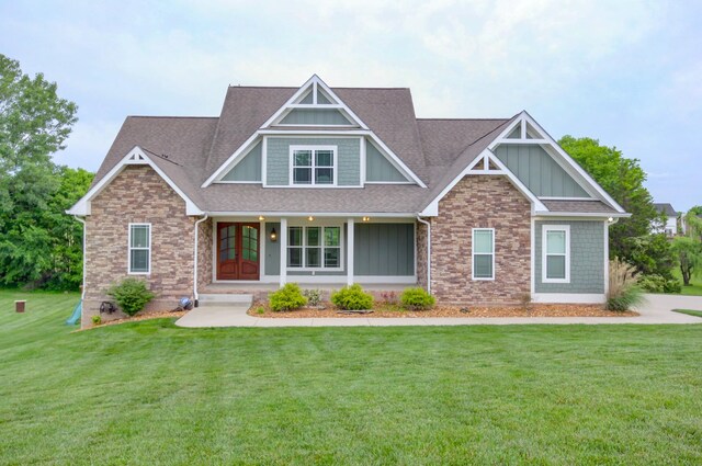 864 S Ridge Trl, Clarksville, TN 37043 - craftsman-style house featuring board and batten siding, a front yard, covered porch, and a shingled roof