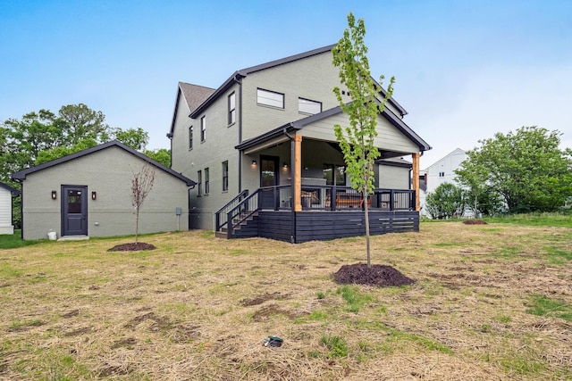 view of front facade with a front lawn