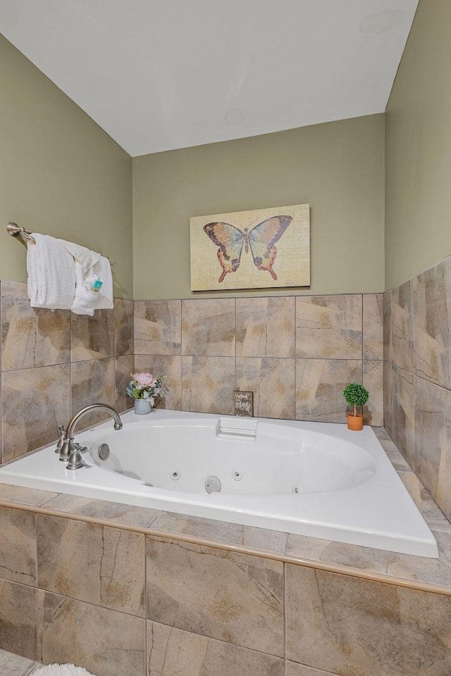 1410 Hurley Dr Unit 103, Sevierville, TN 37862 - full bath with a jetted tub