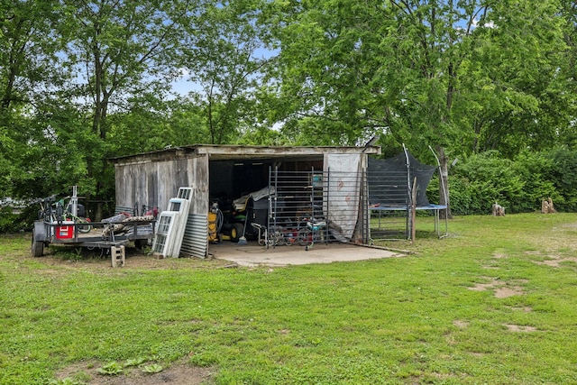 view of outdoor structure with a trampoline and an outdoor structure