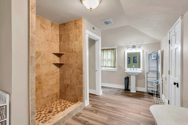 2033 Carters Creek Pike, Franklin, TN 37064 - full bath with a tile shower, wood finished floors, lofted ceiling, and baseboards