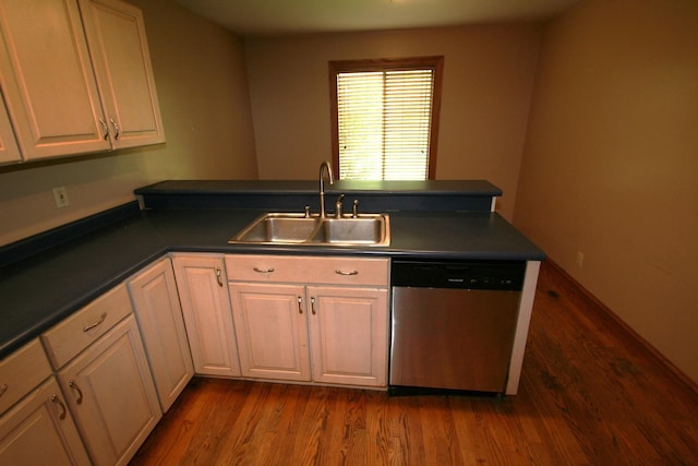 603 Canterbury Trl, Mount Juliet, TN 37122 - kitchen featuring dishwasher, a sink, a peninsula, and dark wood-type flooring