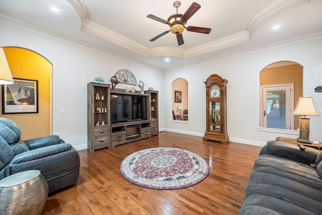 575 Homestead Ln, Henderson, TN 38340 - living room featuring arched walkways, a ceiling fan, wood finished floors, crown molding, and recessed lighting