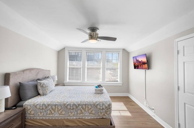 1822 Jefferson St, Nashville, TN 37208 - bedroom with vaulted ceiling, light wood-style flooring, baseboards, and a ceiling fan
